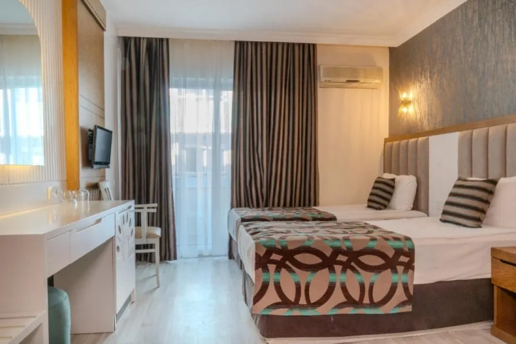 With Jacuzzi room