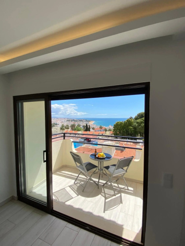 Apartamento com piscinas e ténis - 7 mins da praia