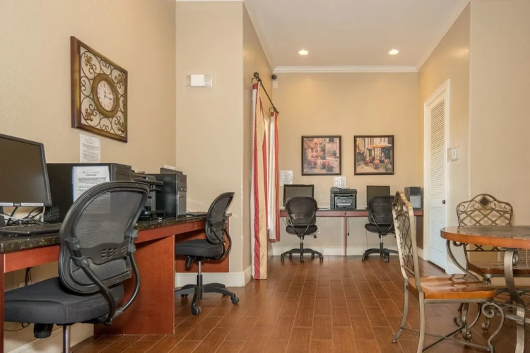 BP211CP Bella Piazza - Three Bedroom Condo