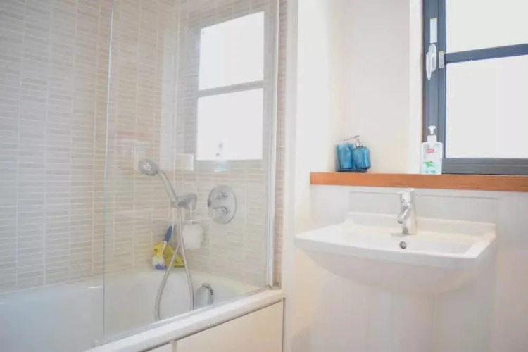 2 Bedroom Flat In Limehouse