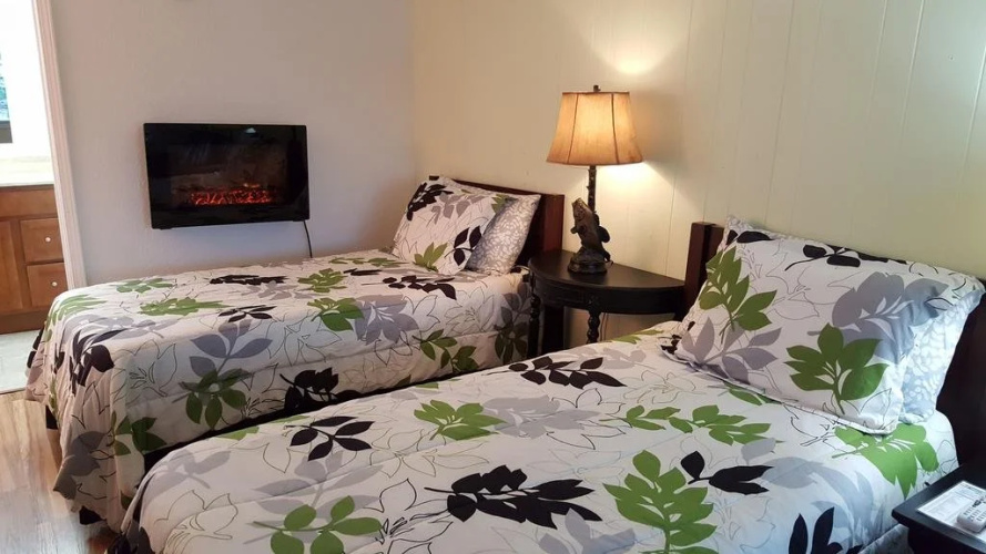 Lake Breeze Resort