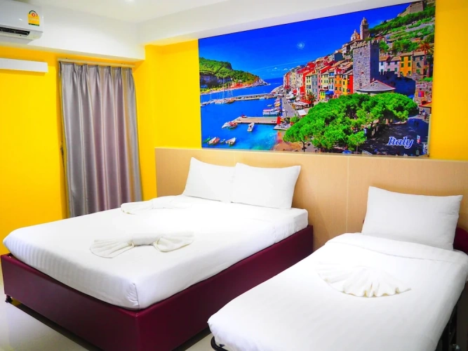 Standard Triple room
