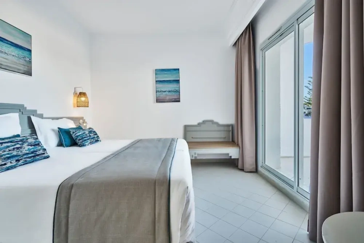 Deluxe Quadruple room with sea view
