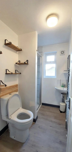 Cheddar Village Apartment