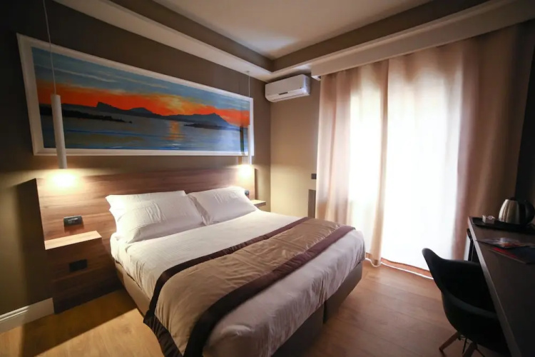 7th Floor Suite