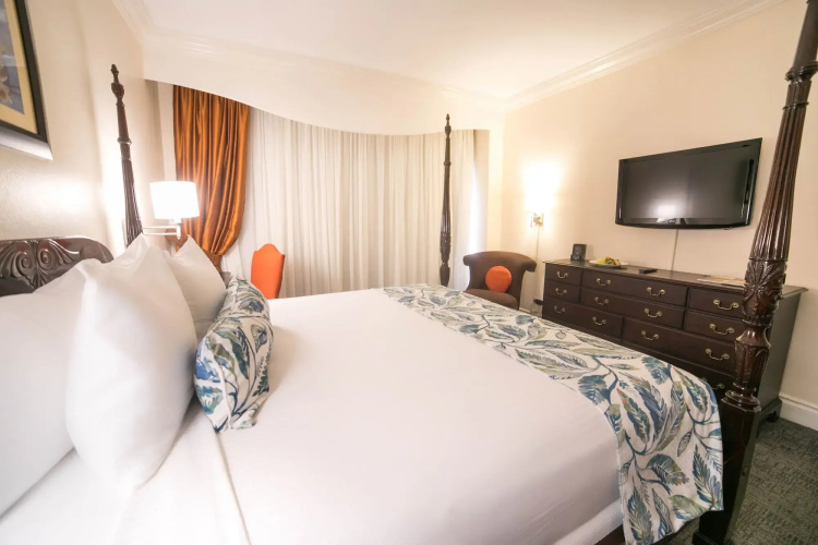 The Courtleigh Hotel and Suites