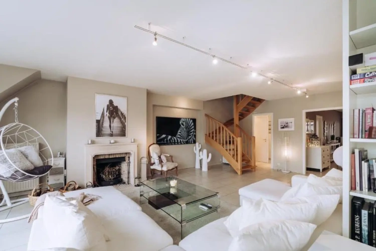 3 Bedrooms Apartment
