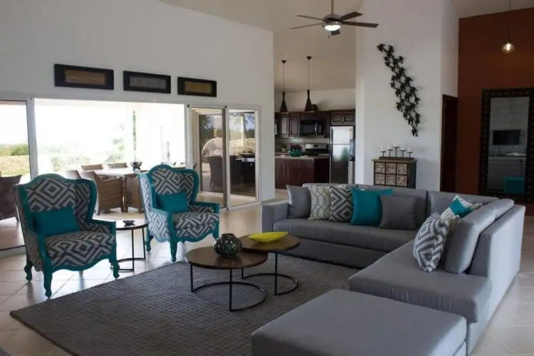 4 Bedrooms Villa