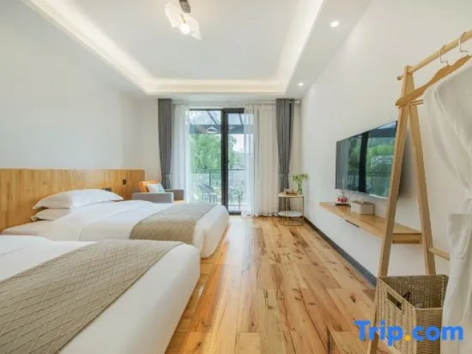 Standard Twin room with mountain view