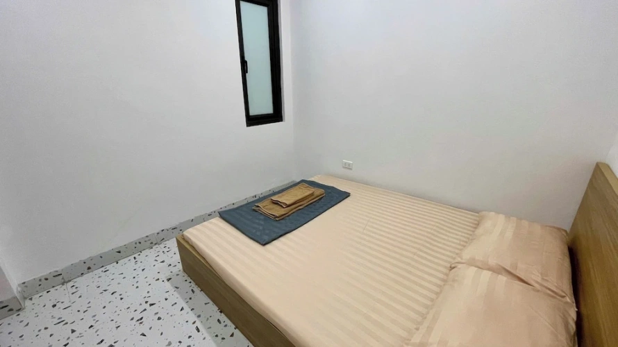 2 Bedrooms Apartment with courtyard view