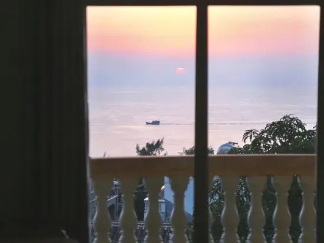 7+1 Holiday Hotel