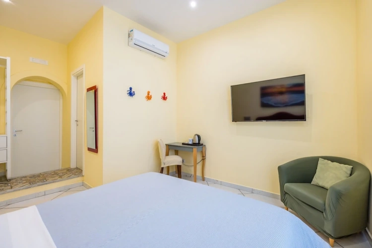 Deluxe Double room with city view