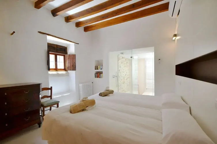 Villa in Buger With Pool and Scenic Views