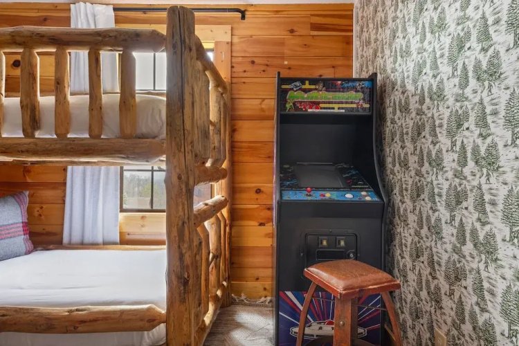 Bears Den Rustic Mountain Hideaway 6 Bedroom Home by Overmoon