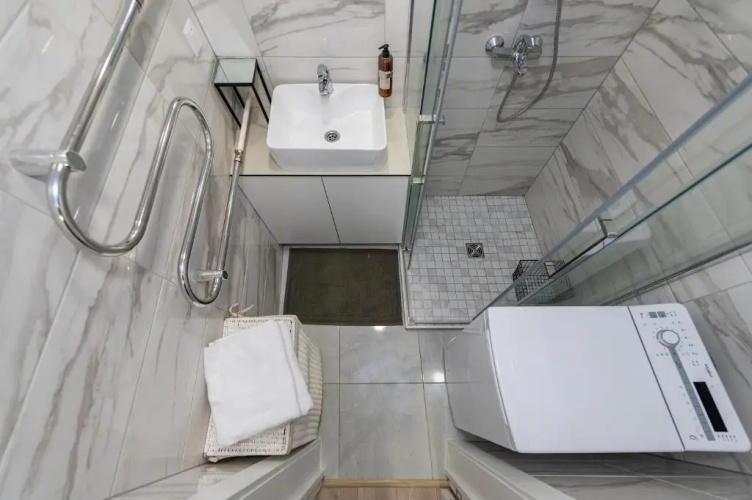 RIVERFRONT 2BD Old Town Apartment by Hostlovers