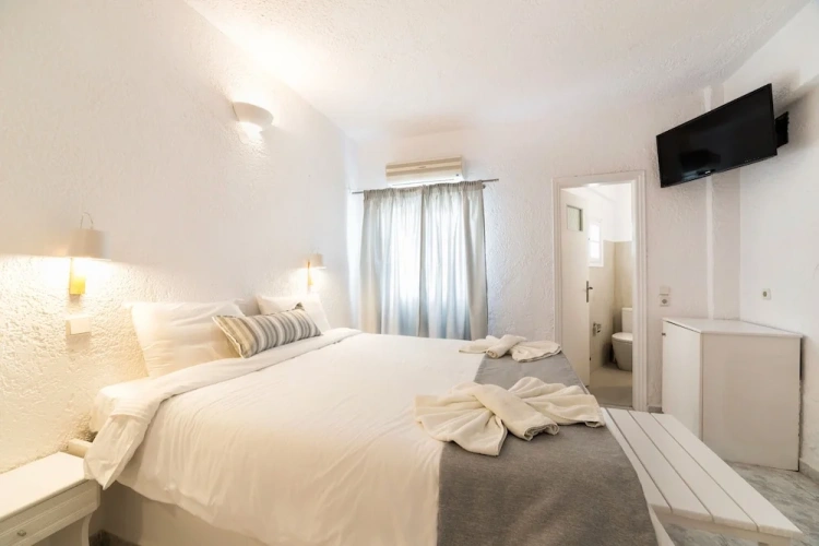 Standard room with mountain view