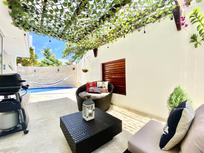 4 Bedrooms Apartment