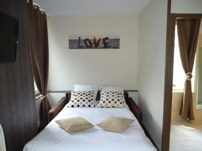 Standard Triple room