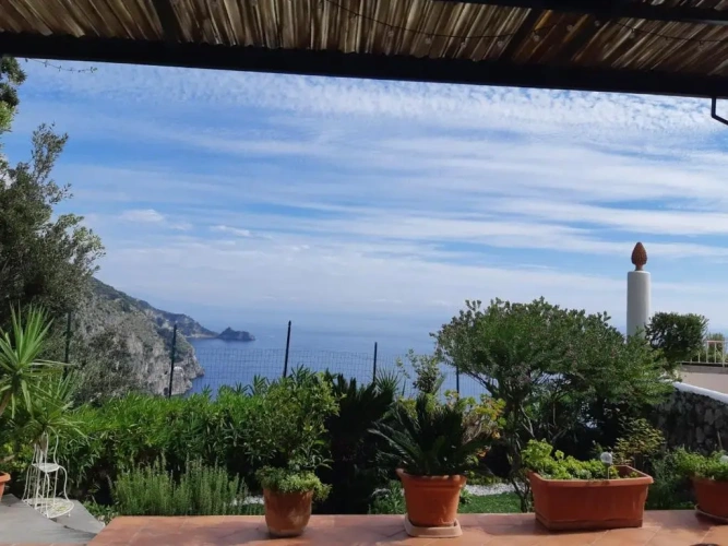 2 Bedrooms Villa