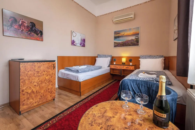 Kristal Hotel