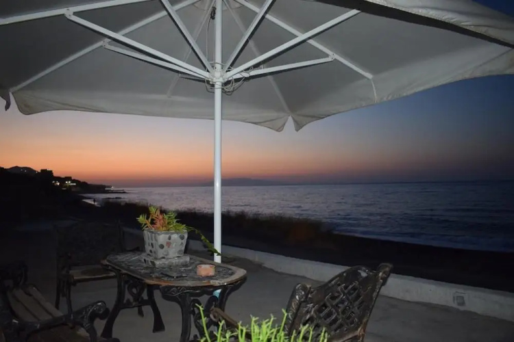 Tzannis Cave House