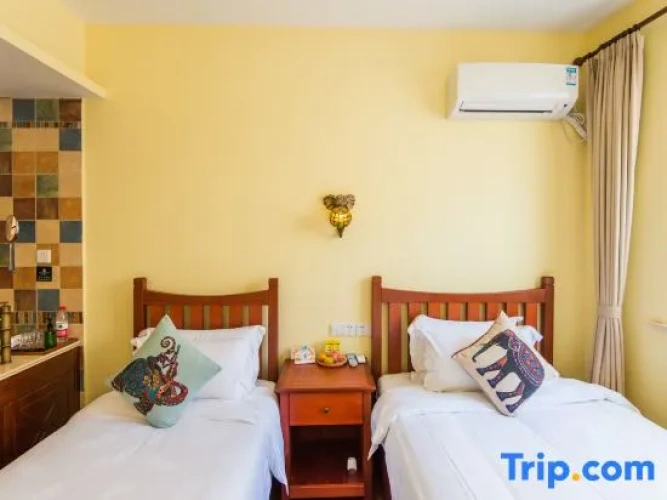 Standard Twin room with mountain view