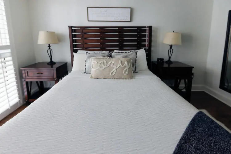 1 Bedroom Steps to Marina and CocoWalk