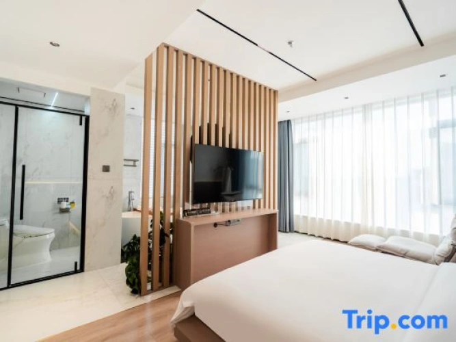 Standard room with courtyard view