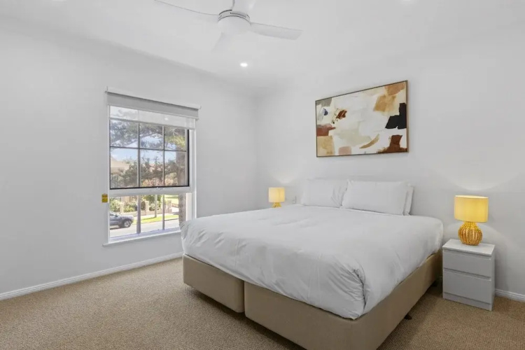 Coastal 3-bed House With BBQ and Private Courtyard