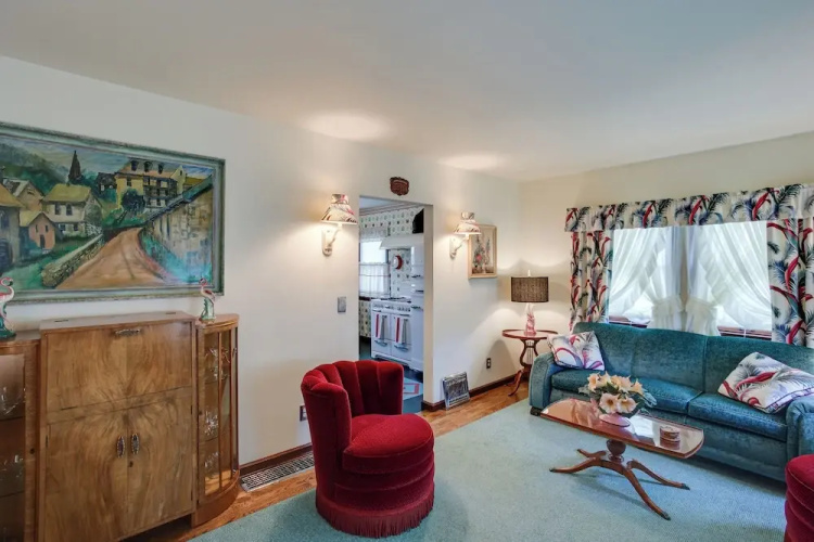 Retro-style Home in Ruston: Walkable Location!