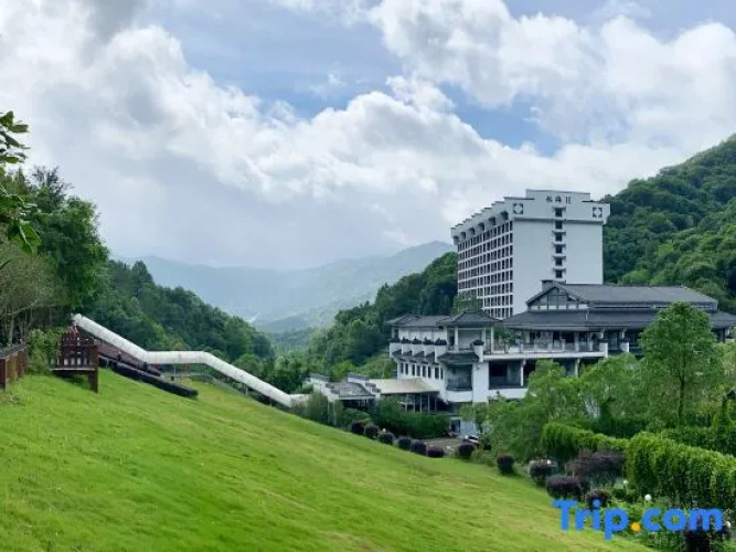 Xinfeng Utop Spring Primeval Forest Resorts