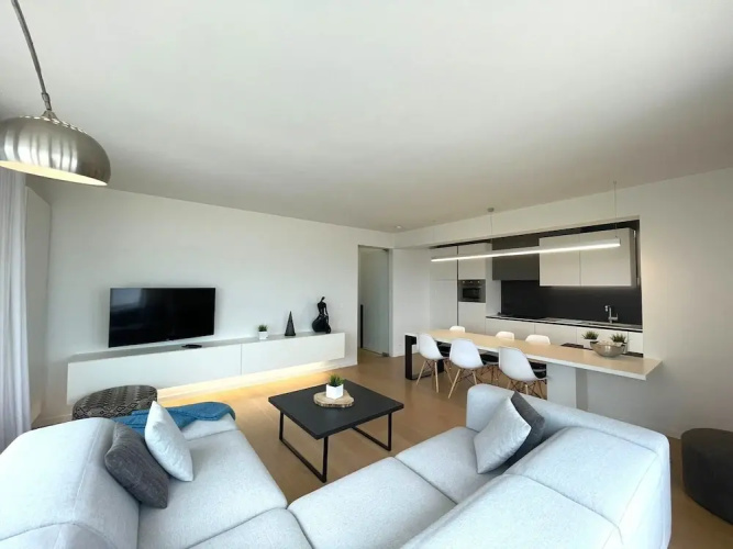 Apartment by Epernay Square With Sea View