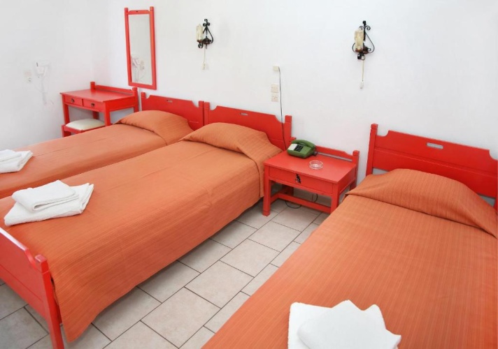 Standard Triple room with sea view