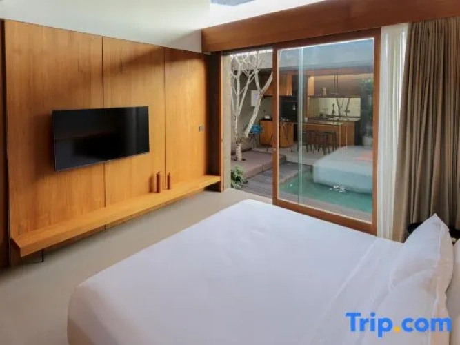 2 Bedrooms Quadruple Villa