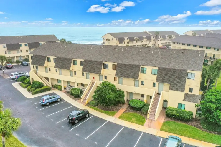 A1a South St Augustine 2 Bedroom Oceanview Condo Sleeps 8 - Crescent Beach, FL