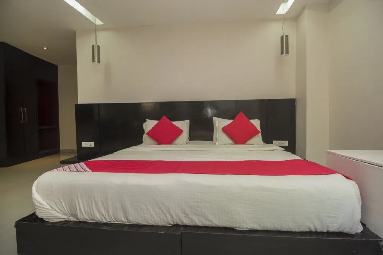 OYO 28171 Kava Suites