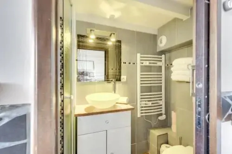 Paris 1st - Chatelet Les Halles - Rue Ferronnerie - Id 161