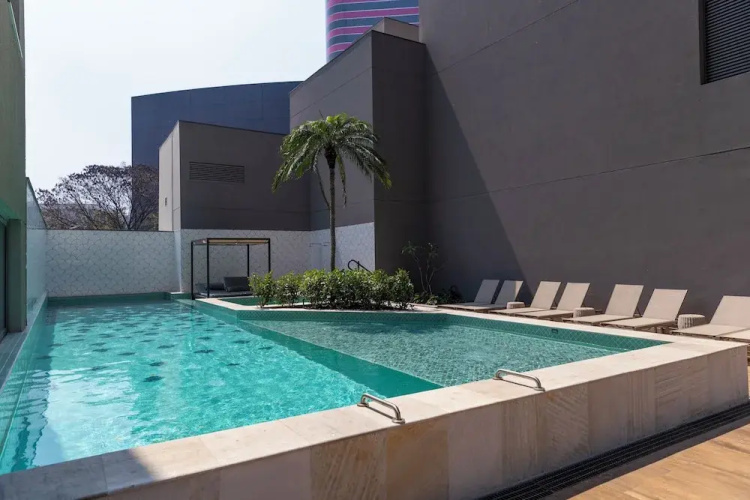 Estudio Pinheiros com piscina e academia