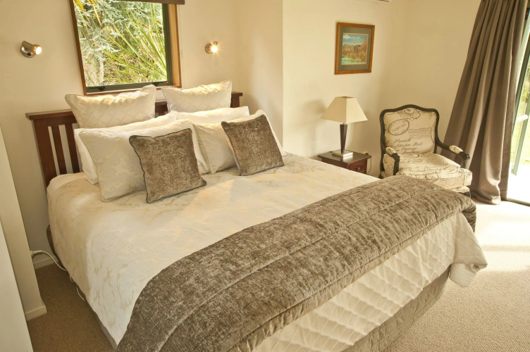 Whakaipo Lodge