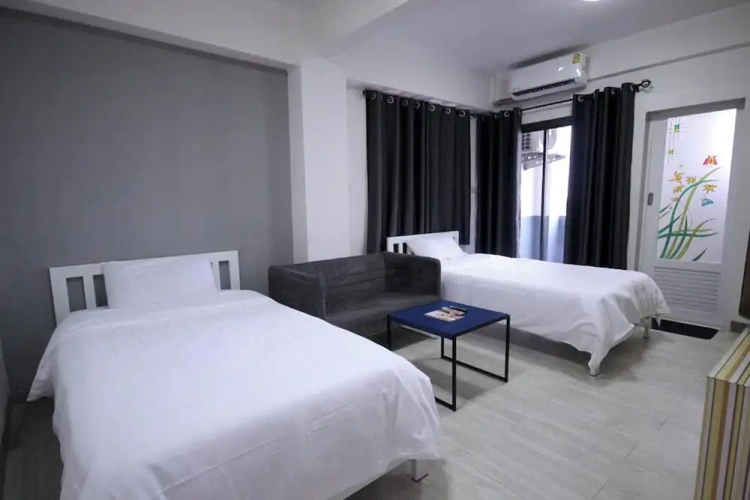 Standard Twin room with balcony