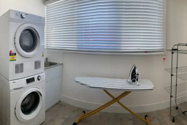 3BR Unit Free Park Wifi Campbelltown