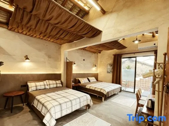 5 Bedrooms Villa