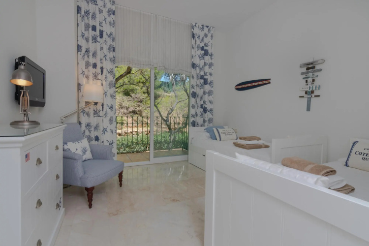 18166 - Superb Front Line Location - Heated Pool