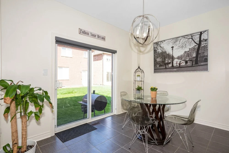 4 bdrms Milton near Toronto and Niagara