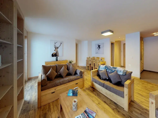 Apartment With Swimming Pool Access