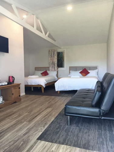 2 double and 1 sofa beds chalet 7D