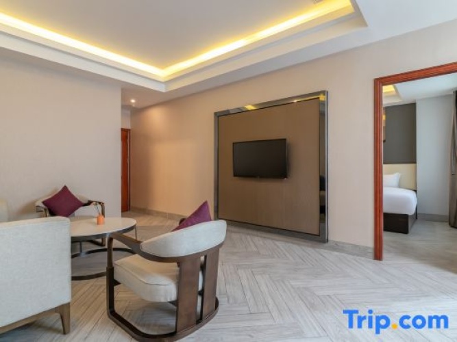 Deluxe Suite