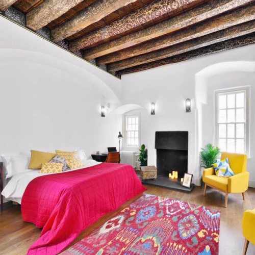 2 Bedroom Apartment on Royal Mile