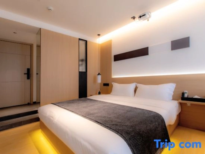 Standard Double room with city view
