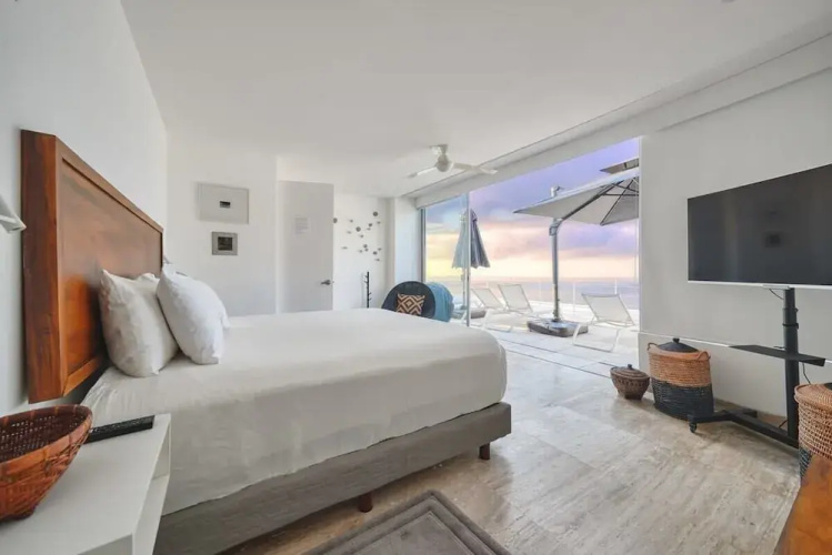 Breathtaking 3BR Condo - Private Pool - Sunsets